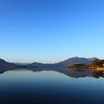 Lake Lodge Guesthouse
