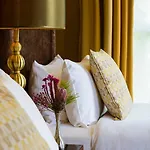 Lake Lodge Guesthouse 4*