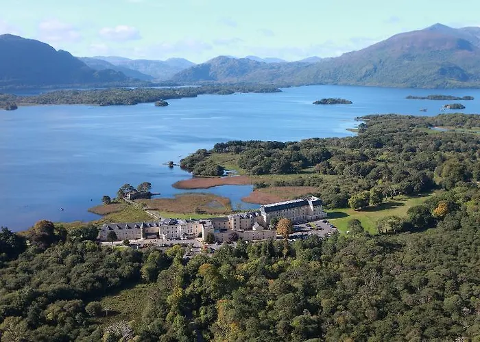 Гостьовий будинок Lake Lodge Guesthouse 4*